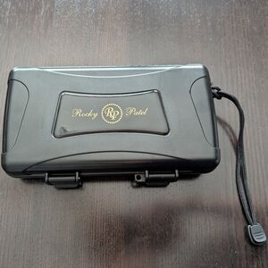 Rocky Patel Travel Humidor Cigar Case Black Holds Five Cigars Foam Inserts (A4)